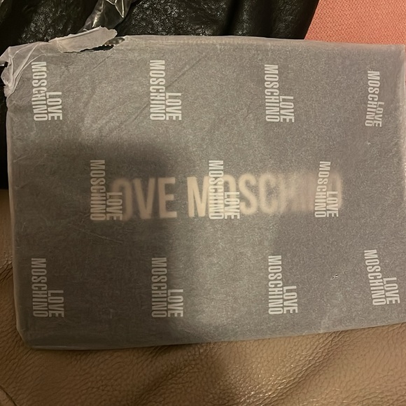 LOVE MOSCHINO Large Berber Lined Tote with Zip Pouch in black - Picture 9 of 12